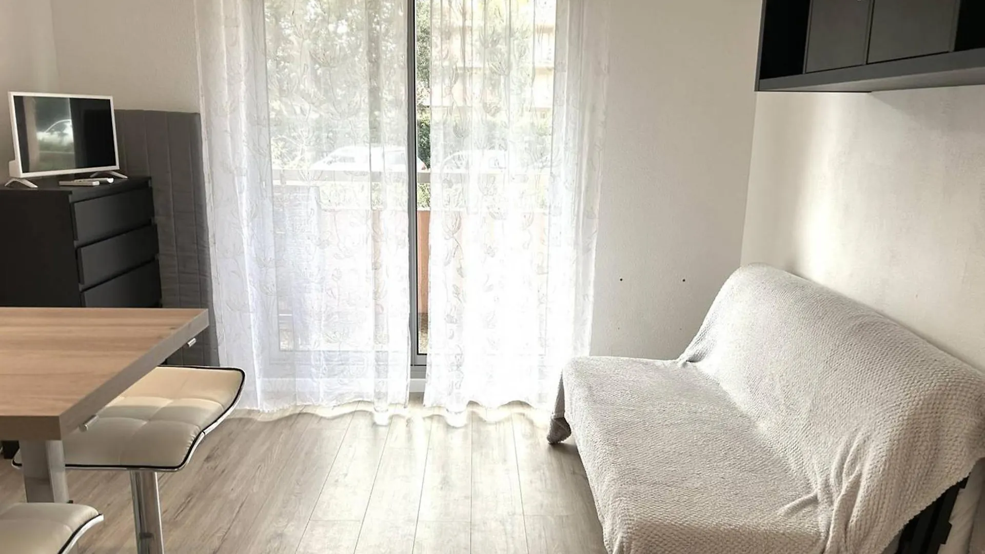 Studio Climatise, 4 Couchages, Proche Plage Et Commerces - Bormes-Les-Mimosas - Fr-1-251-737 Γαλλία