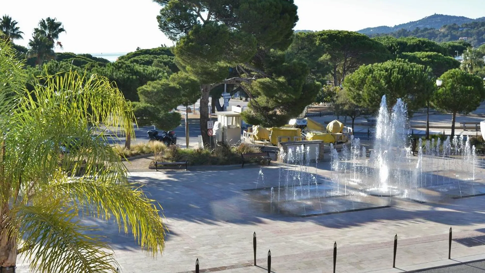 Studio Climatise, 4 Couchages, Proche Plage Et Commerces - Bormes-Les-Mimosas - Fr-1-251-737